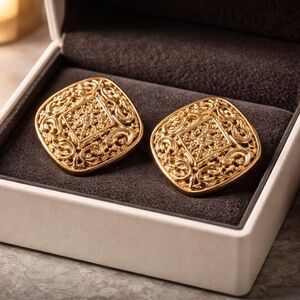 CHANEL vintage 1980s Large Diamond Vine Logo Crush Coco Arabesque Clip Earrings